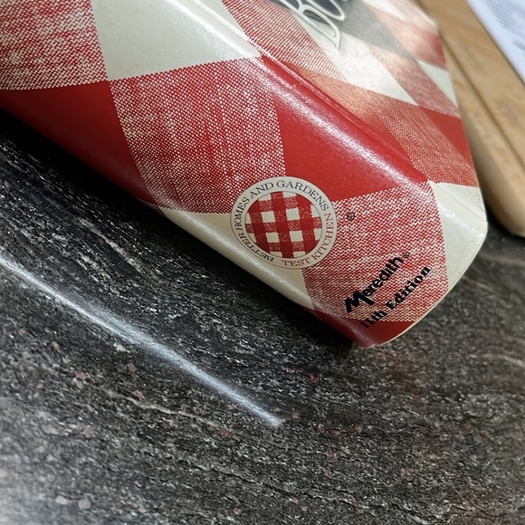 Better Homes and Gardens Red and Blue Cook Book Dated 1996 Beautiful Condition - Picture 3 of 13